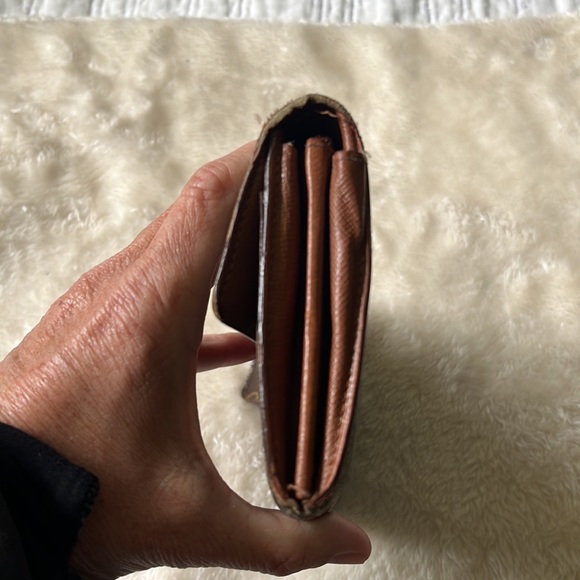 Authentic Louis Vuitton Sarah Wallet - pre-loved - Picture 8 of 16